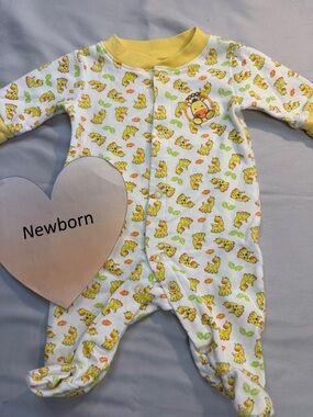 Cozy Yellow and White Giraffe Print Footie One Piece Sleeper/Romper